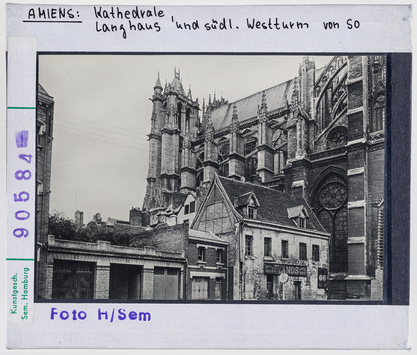 Vorschaubild Amiens: Kathedrale, Langhaus und südlicher Westturm von Südosten 